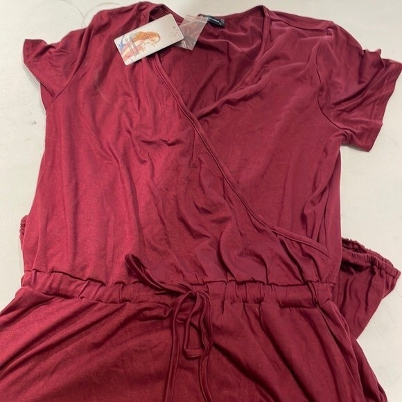 Pretty Garden maroon pant suit romper L NWT - Picture 2 of 3